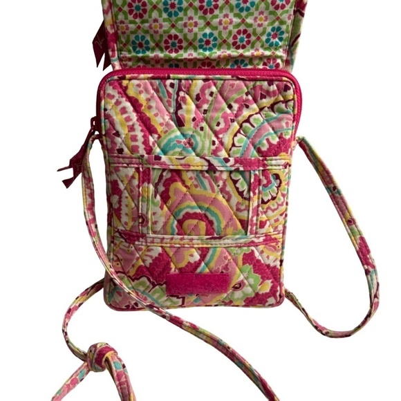 Vera Bradley Perfect Crossbody Small Size Fits iPhone 15+ - Picture 4 of 11